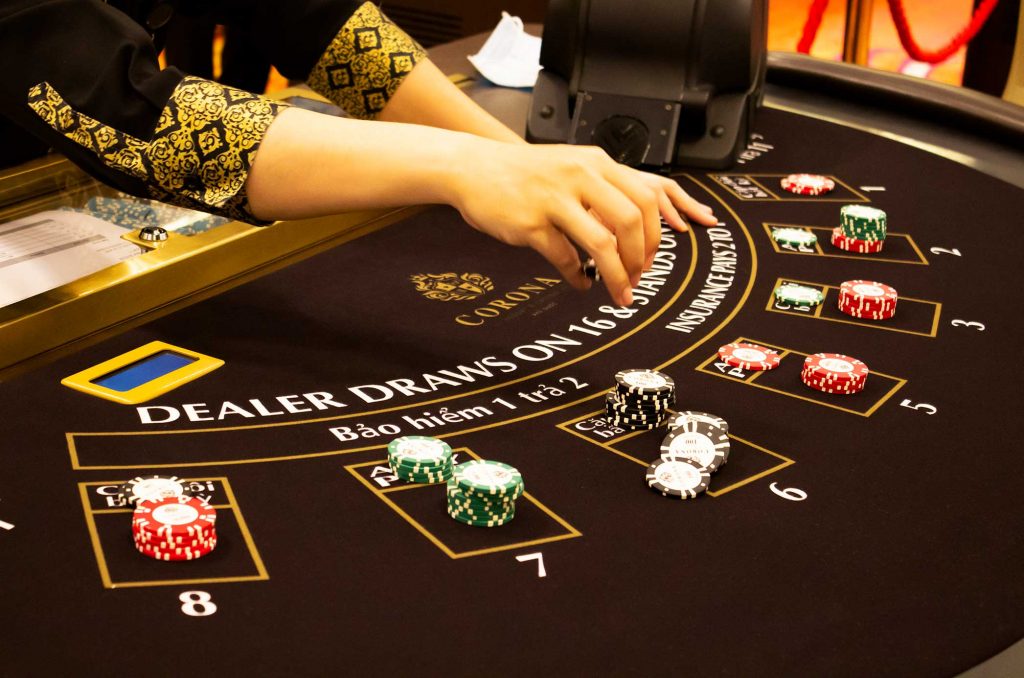 Xì Dách hay còn gọi là Blackjack đây là một game bài đối kháng thu hút được nhiều người chơi